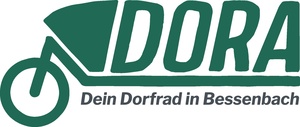 In Grün ein stilisiertes Vorderrad eines Long Johns und angedeutet die Ladefläche. Geladen sind die Buchstaben DORA. Darunter die Tagline "Dein Dorfrad in Bessenbach".